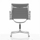 Cadeira de escritório Replica Aluminum EA103 por <span class='notranslate' data-dgexclude>Charles & Ray Eames</span> .