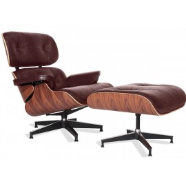 Réplica da Eames Lounge Chair em couro vintage com relevo.