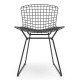 Replica cadeira de metal Bertoia em aço preto em estilo industrial do famoso designer Hans J. Wegner