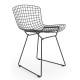 Réplica silla metálica Bertoia en acero negro de estilo industrial del famoso diseñador Hans J. Wegner