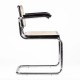 Réplica da Cadeira Cesca com braços do designer Marcel Breuer